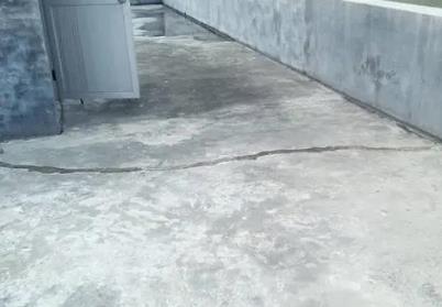 赤城楼顶漏水维修公司分享下如何解决卫生间隐蔽部位漏水的问题?